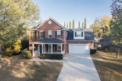 Image de Beautiful home close to the Masters!