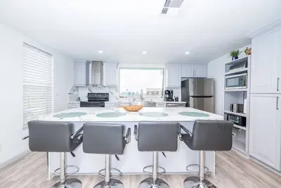 Image de Whale Tail Inn - Waterfront, Updated Home Near Sargent Beach