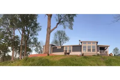 Image de Modern, stylish lake front house. Sweeping views Dedicated boat parking charging