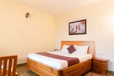 Image de Romantic Master Bedroom | Olive Manali Cottage