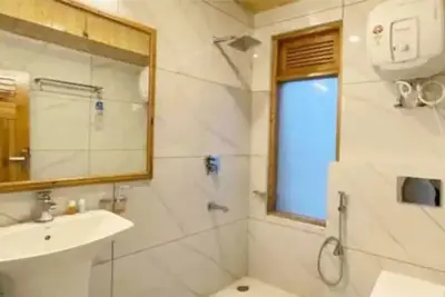 Image de Luxury Wooden Room w/ Attic| Olive Manali Cottage