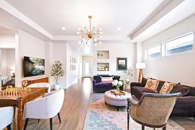 Image de New Luxury Refuge by The Village - Spotless, Spacious, Great Central Boise Area