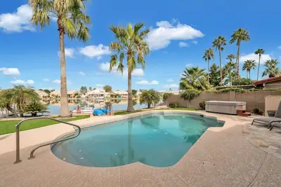 Image de 4 Bedroom 3 Bathroom on the Lake! 3 Queen Beds!