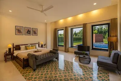 Image de StayVista at The Brick House 15 mins from Airport