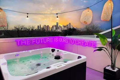 Image de Paradise Palace Best Rooftop in Htx w/ Hot Tub