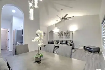 Image de Executive Suite near State Farm Stadium & Westgate