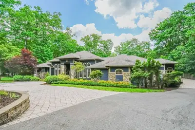 Image de Après Lake and Ski | Hot Tub, Theatre, & Game Room