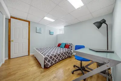 Image de Cambridge 2bd 2bth Basement Apt with Parking