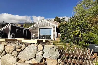 Image de Maison chaleureuse vue et jardin