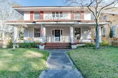 Image de The Leinkauf Beauty-Modern Amenities, Local Charm!