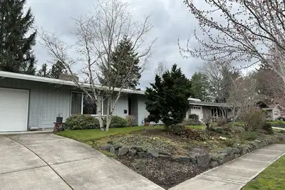 Mid-Century Gem Close To Portland Downtown, Nike and Cedar Hills Crossing