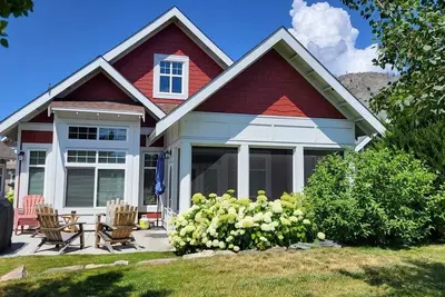 Image de Perfect spot by the pools #125