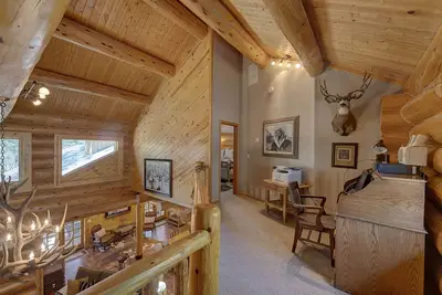 Image de Stunning Log Cabin in the Woods