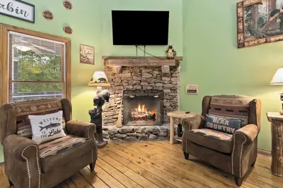 Image de Welcome to Bigfoot Cabin at Lake Cumberland – Your Perfect Forest Retreat!