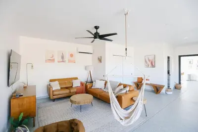 3br Bungalow on 17th: Arcade Games + Fire Pit