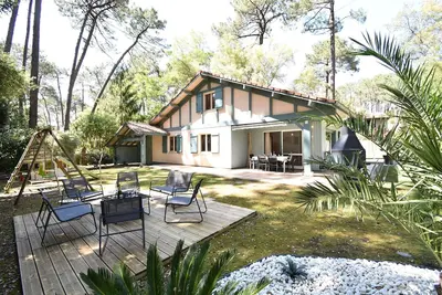 Image de Hossegor «Villa  Marcassins » Magnifique villa landaise avec grand jardin pour 8 personnes.