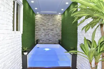 Image de Luxury apartment with private hot tub Jacuzzi/3bed/2bath/pool/Ac