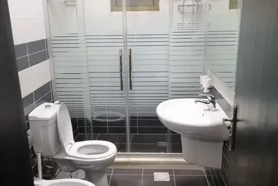 Image de Lovely 3 bedroom rental unit with Free parking