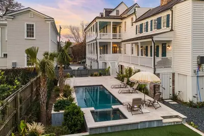 Image de Colonial Lake Views w Pool!