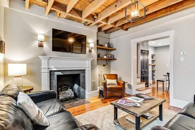 Image de Urban Charm! 4br/2br Retreat w/Patio & Parking