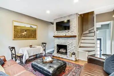 Image de Cozy & Historic Gem: Free Parking+ Patio -Sleeps 6