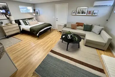 Image de Casita with Private Backyard, Patio & Entrance