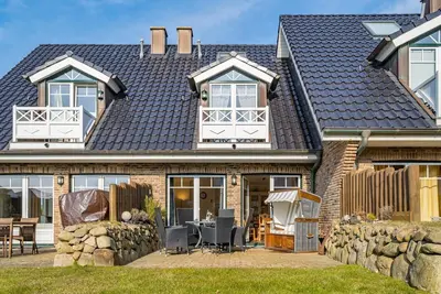 Image de House Charlotte - middle section for max. 4 persons with garden - only 350m