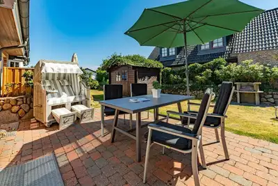 Image de Ammerland Whg. 1 - Spacious vacation apartment for up to 4 persons with garden.