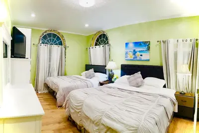 Image de 4br 2bath 7bed Wollaston Beach. NearBOSTON1