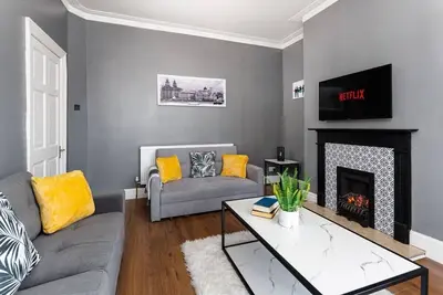 Crawford Avenue Retreat