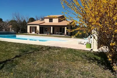 Image de belle villa moderne de 150m2 sur 3000m2 avec piscine chauffée
