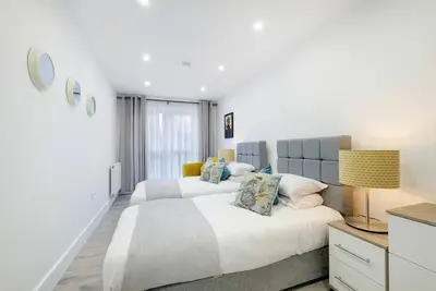 Image de 01 - Luxury 2 Bed Apt. Free Parking, West Drayton