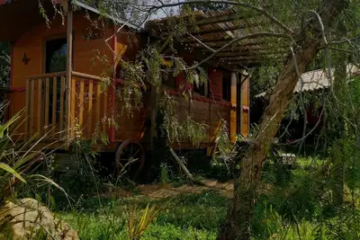 Image de Une roulotte au cœur d'un ranch, la nature et vous. La plage, la montagne à 10mn