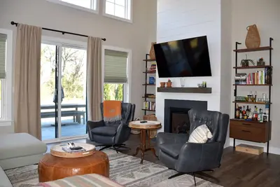Image de Brand New Duplex on Bike Trail