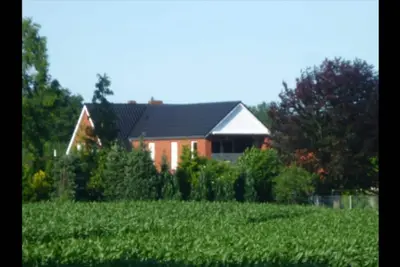 Image de Atelier P19. On the edge of the forest with far-reaching views.