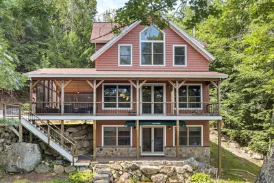 Image de Custom Lake Winnisquam Home For 12