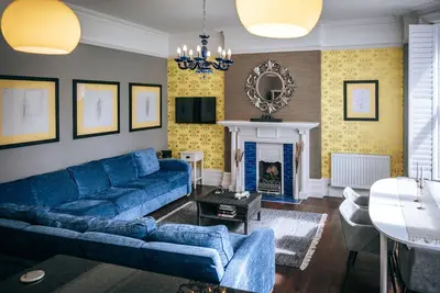 Image de Opulence- Three bed apartment with large garden and parking