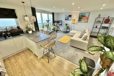 Image de Stunning Sea View Two Bed Apartment - With Balcony