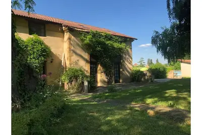Image de Lusso, logement dans beau domaine avec piscine