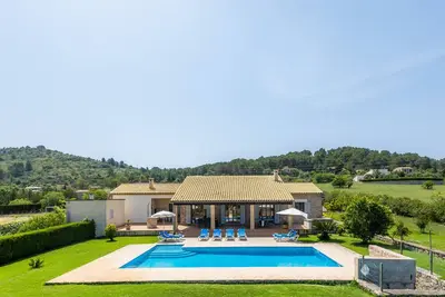 Image de Maison de campagne 'Can Terres - Baladre' avec piscine privée, Wi-Fi et climatisation