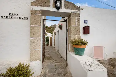 Image de Maison de vacances 'Casa Rural Madre Nieves' avec vue sur la mer, terrasse privée et Wi-Fi