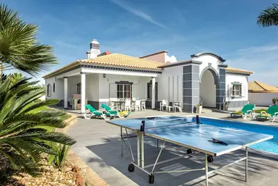 Image de Villa Cleopatra - spacious, large pool, swingset