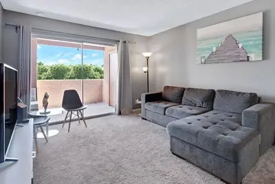 Image de Cozy Cubs Condo Walking Distance Cubs Stadium