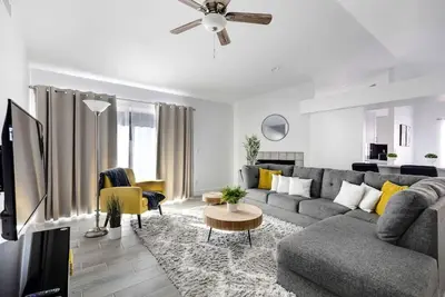 Image de Krall · Newly Renovated Home Near Stadium 8 min