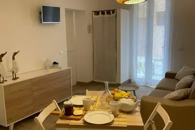 Image de Piccola casetta, appena ristrutturata, un vero gioiellino, tra le vie del borgo.