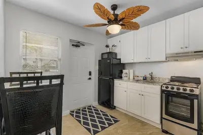 Image de 1-Bedroom Condo with Waterview Balcony - Lighthouse - Welcome to our stunning, newly renovated one-bedroom condo room with a balcony!