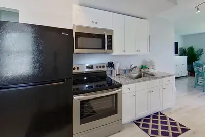 Image de 2-Bedroom Condo with Waterview Patio - Manatee - Welcome to our newly renovated, spacious and luxurious two-bedroom condo!