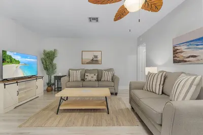 Image de 2-Bedroom Condo with Patio - Redfish - Welcome to our newly renovated, spacious and luxurious two-bedroom condo!