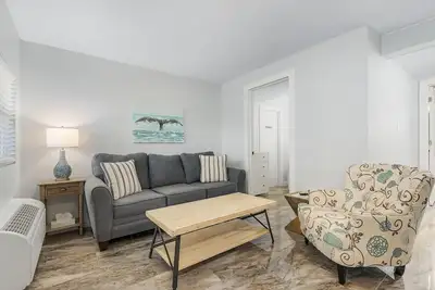 Image de 1-Bedroom Condo with Waterview Patio - Snapper - Welcome to our newly renovated one-bedroom condo!
