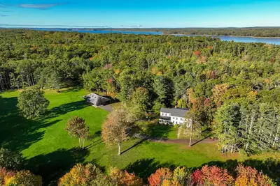 Image de Renovated farmhouse on an acreage with grill, four-bedrooms, & W/D - river views
